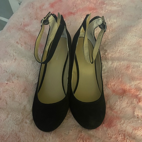 Shoes - Picture 2 of 3